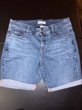 #LB961 - Lane Bryant Medium Wash Denim Bermuda Shorts - 14W